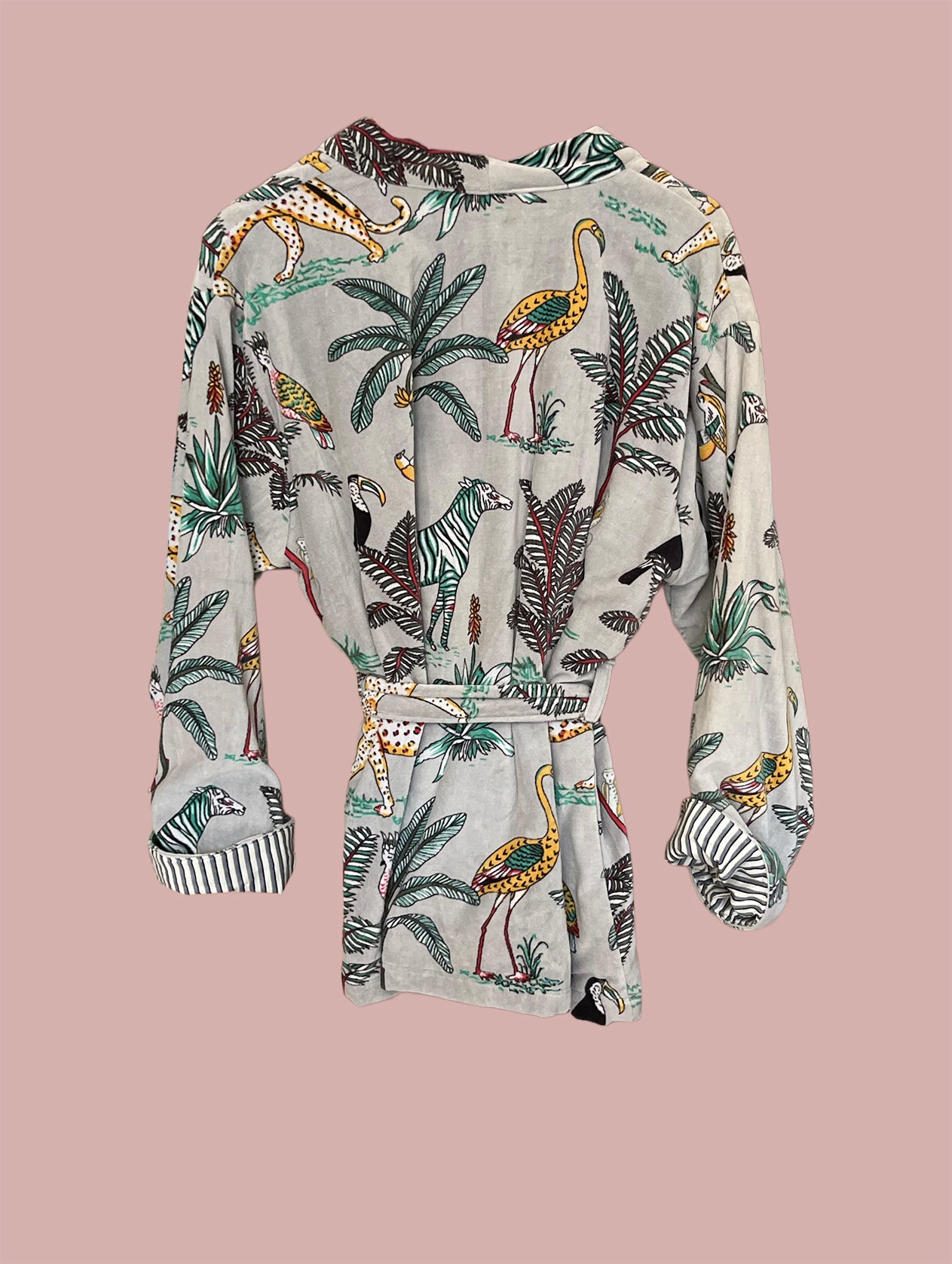 Kort kimono/jakke velour / Grå med gule, grønne og hvide motiver