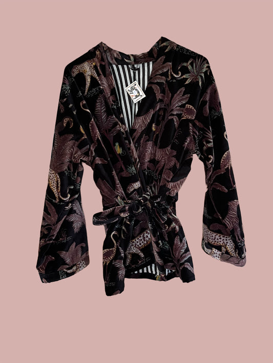 Kort kimono/jakke velour / Sort med beige & grønne motiver