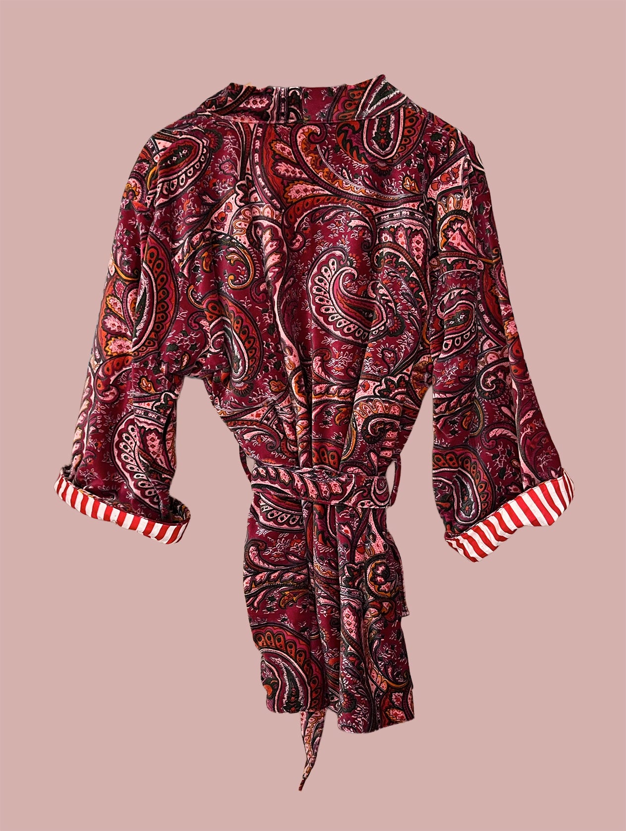 Kort kimono/jakke velour / Rød med bordeaux motiver
