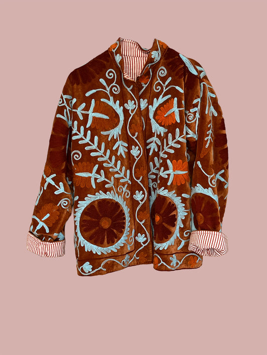 Jakke / Bordeaux med turkis, brune, sorte & røde broderier