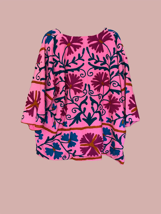 Jakke / Pink med mørkeblå, røde & sorte broderier