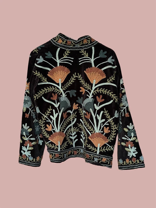 Jakke / Sort med orange, grønne & hvide broderier