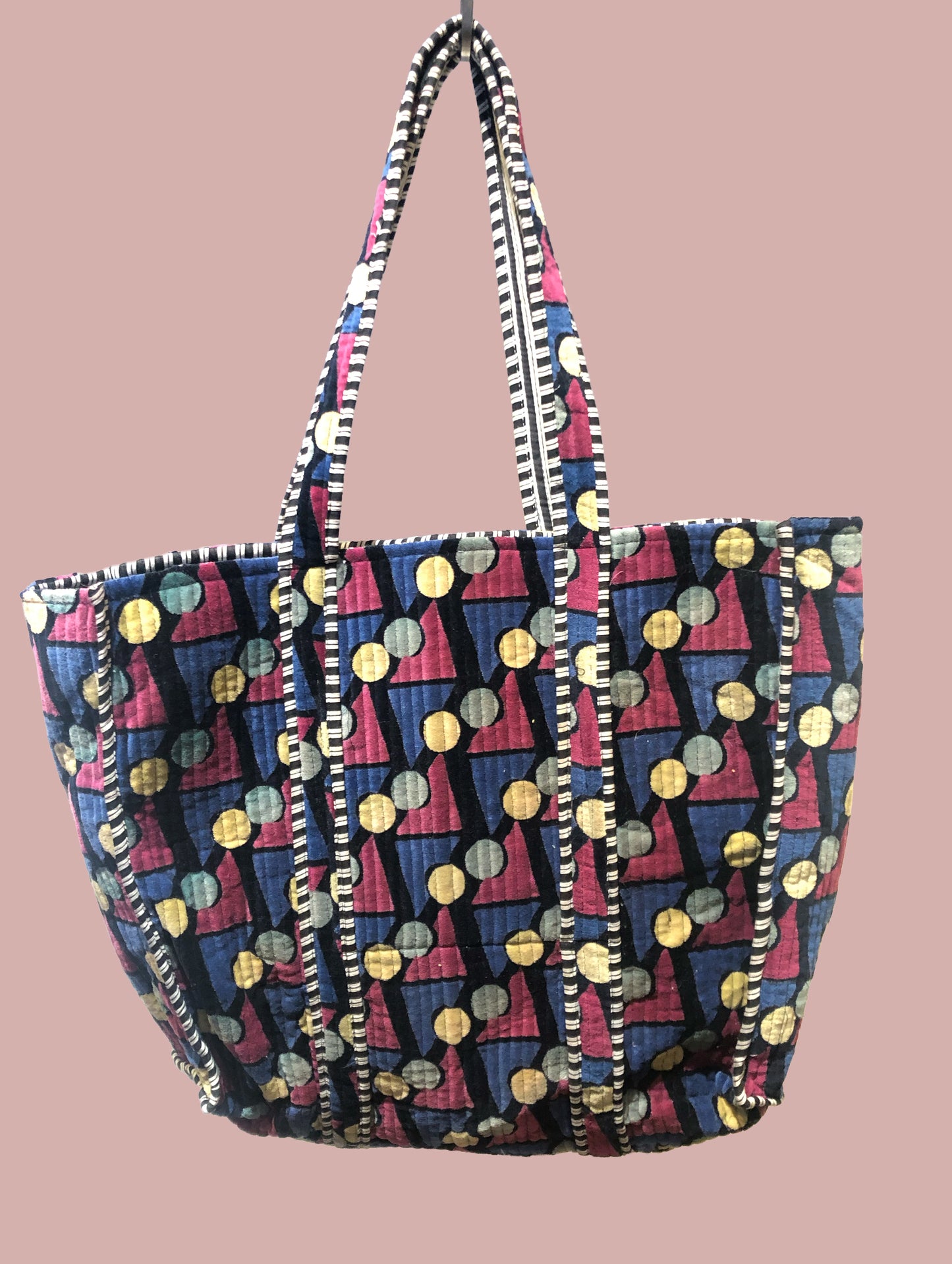 Tote bag / strandtaske, røde, gule, blå motiver og hvide tern