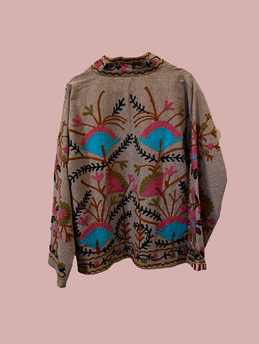 Jakke / Mørk sand med broderinger