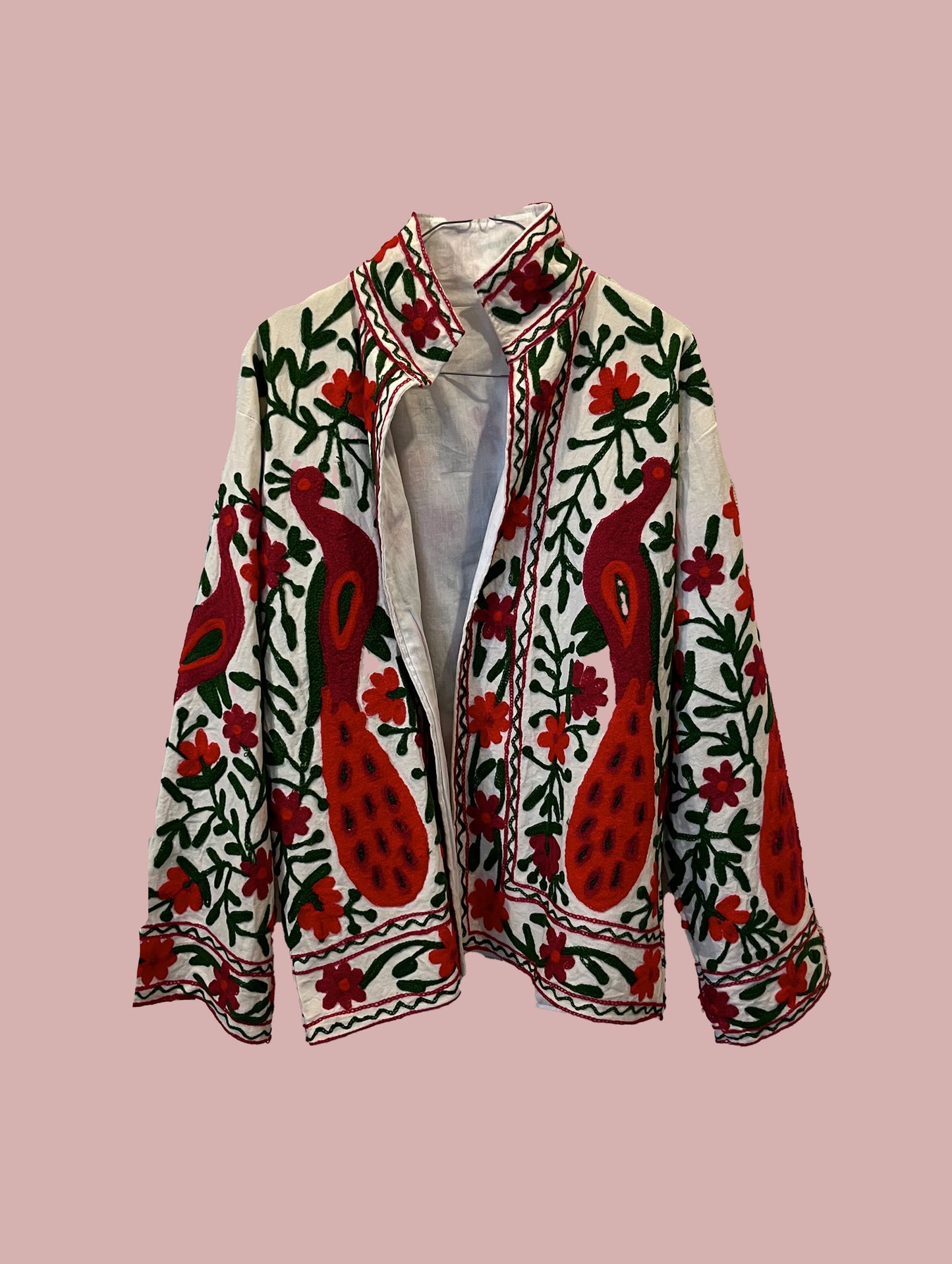 Jakke / Hvid med røde broderinger