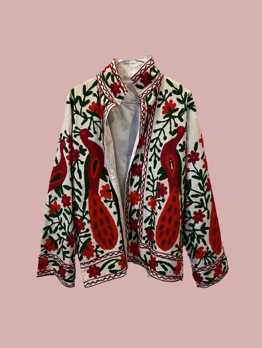 Jakke / Hvid med røde broderinger