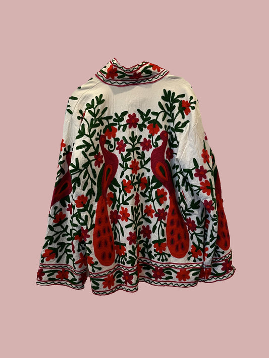 Jakke / Hvid med røde broderinger