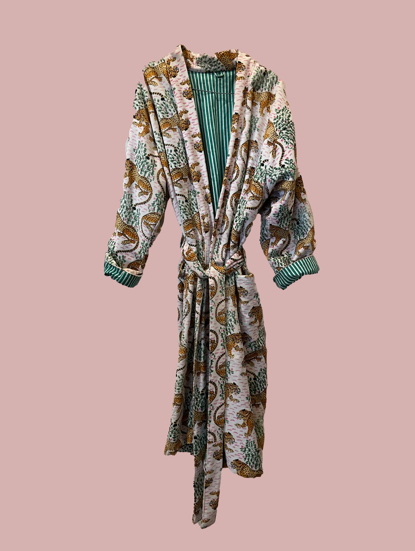Kimono / jakke velour / Hvid - rosa med grønne og gule broderinger