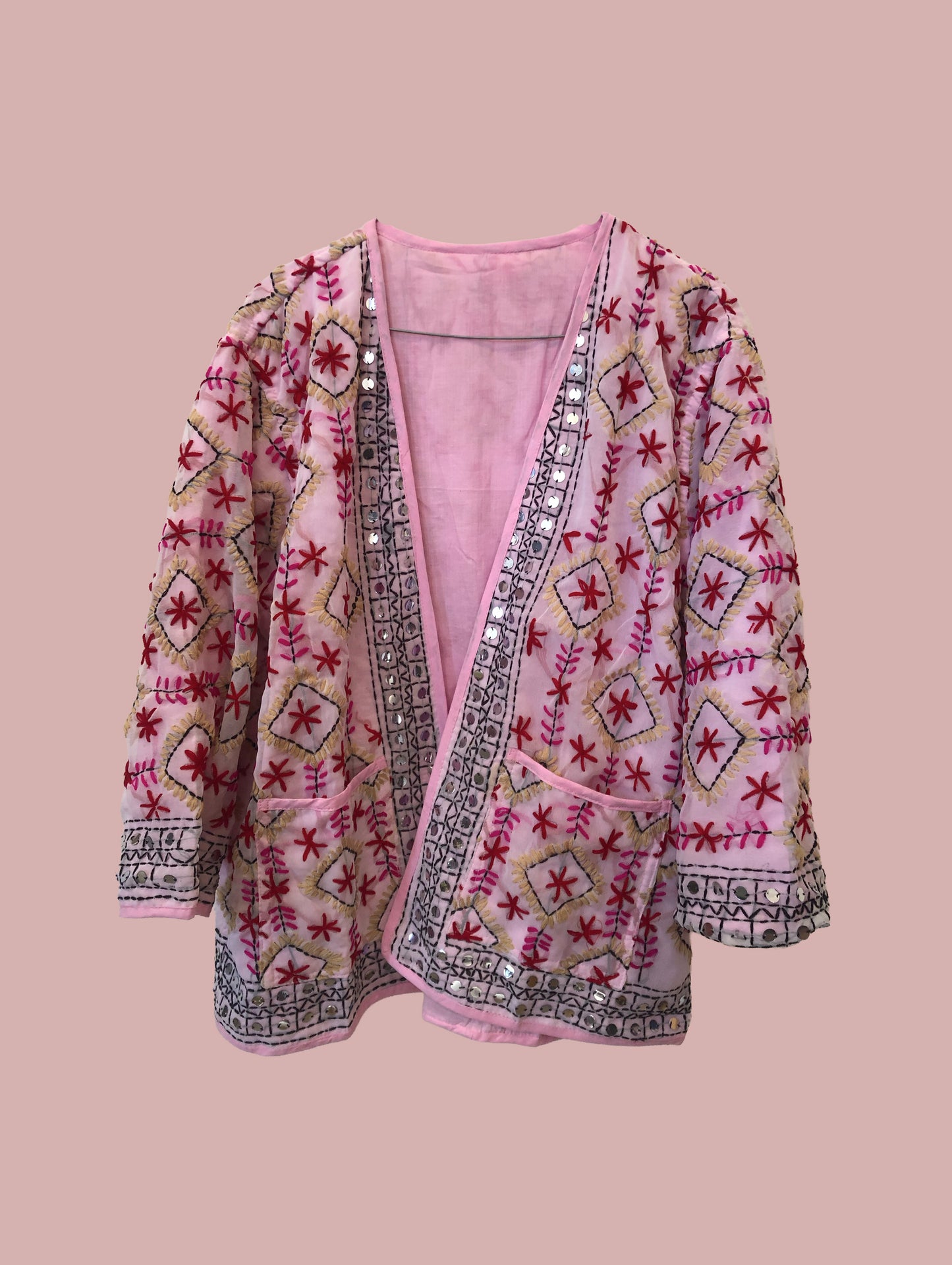 Jakke / Af Phulkari tørklæder / Pink med broderier