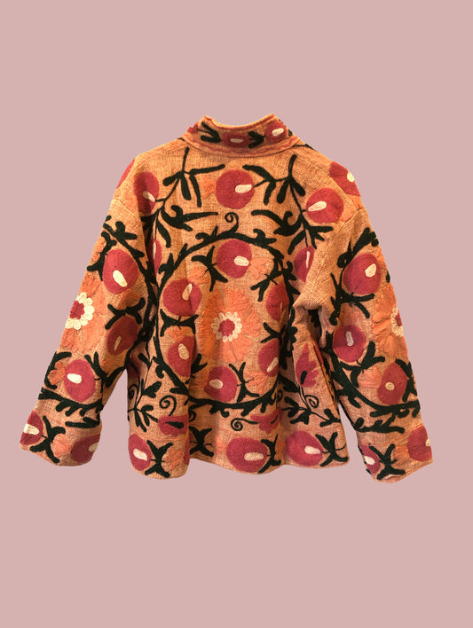 Jakke / Orange med sorte og røde broderier