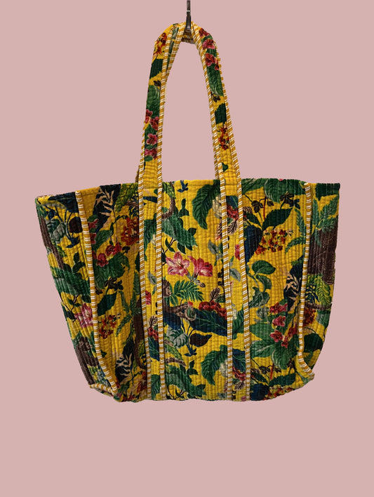 Tote bag / strandtaske, gul med print i varme farver