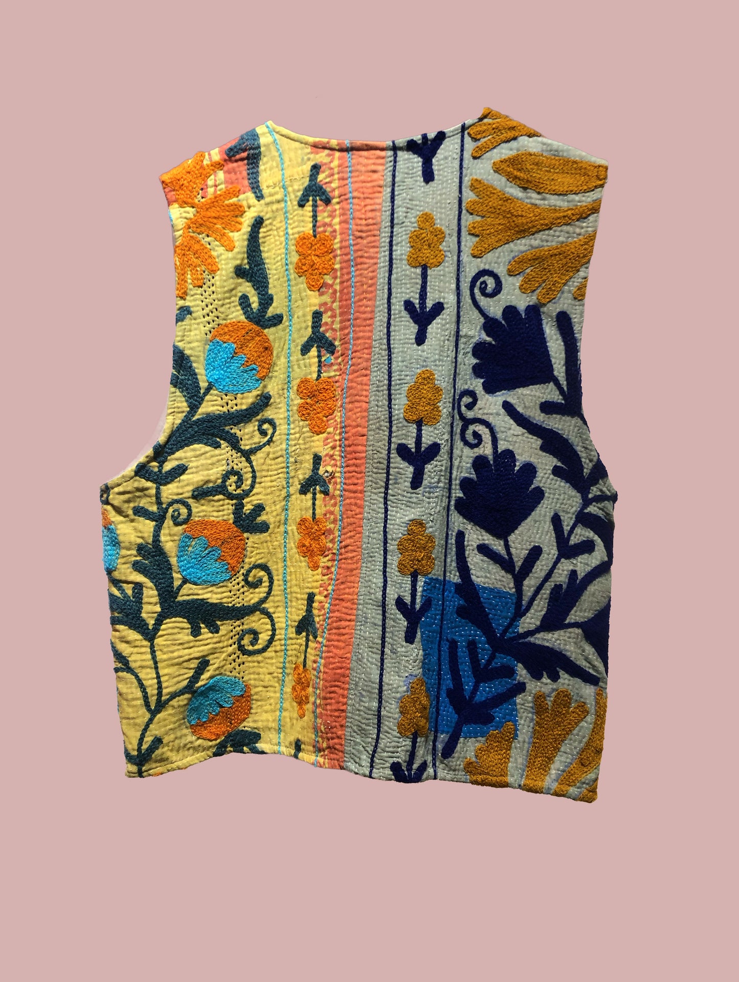 Vest / gul med broderier i grøn,brun og turkish