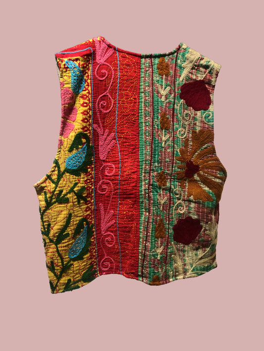 Vest / gul med broderier i varme farver