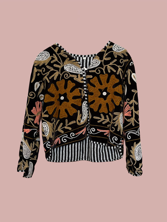 Jakke / Sort med brune, hvide, rosa & bronze broderier