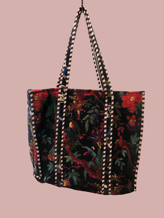 Tote bag / strandtaske, sort og hvid med motiver i varme farver