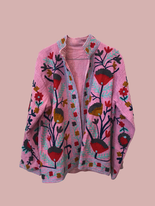 Jakke / Pink med turkis, rød og brune broderier
